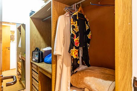 Casa à venda com 227m², 4 quartos e 2 vagasSuite 01 - Closet