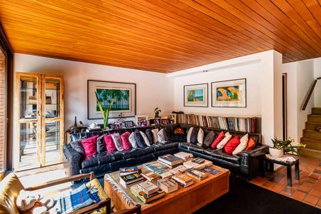 Casa à venda com 227m², 4 quartos e 2 vagasSala