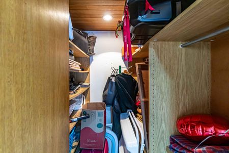 Casa à venda com 227m², 4 quartos e 2 vagasSuite 03 - Closet