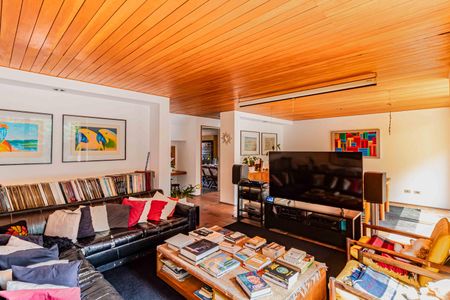 Casa à venda com 227m², 4 quartos e 2 vagasSala