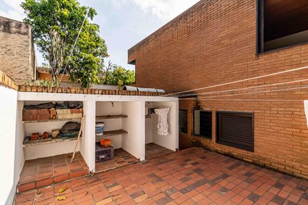 Casa à venda com 227m², 4 quartos e 2 vagasQuintal