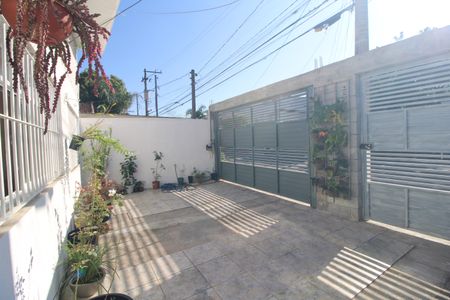 Casa à venda com 100m², 2 quartos e 2 vagasFachada