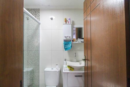 Casa à venda com 97m², 2 quartos e 1 vaga Casa à venda com 97m², 2 quartos e 1 vagaBanheiro