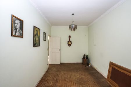 Casa à venda com 215m², 4 quartos e 2 vagasSala