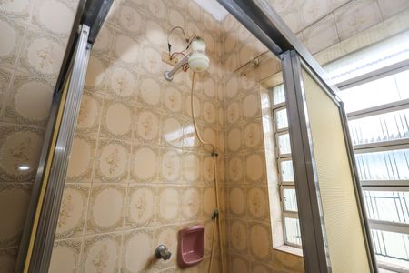 Casa à venda com 215m², 4 quartos e 2 vagasBanheiro 1