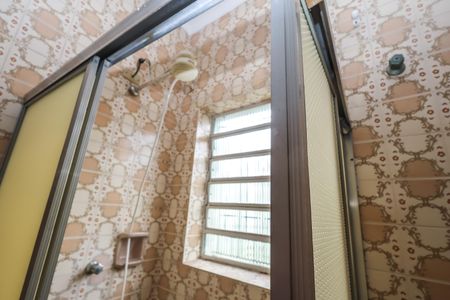 Casa à venda com 215m², 4 quartos e 2 vagasBanheiro 2