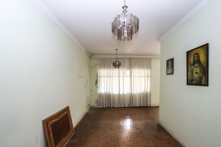 Casa à venda com 215m², 4 quartos e 2 vagasSala