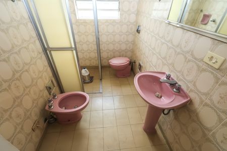 Casa à venda com 215m², 4 quartos e 2 vagasBanheiro 1