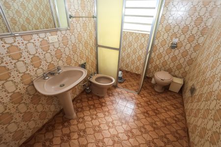 Casa à venda com 215m², 4 quartos e 2 vagasBanheiro 2