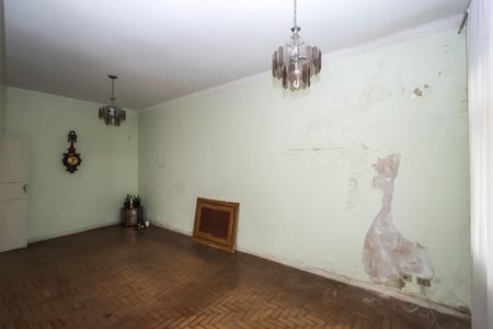 Casa à venda com 215m², 4 quartos e 2 vagasSala