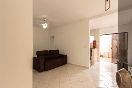 Casa para alugar com 55m², 1 quarto e 1 vaga Casa para alugar com 55m², 1 quarto e 1 vagaSala