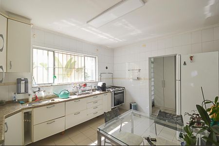 Casa à venda com 237m², 3 quartos e 3 vagas Casa à venda com 237m², 3 quartos e 3 vagasCozinha