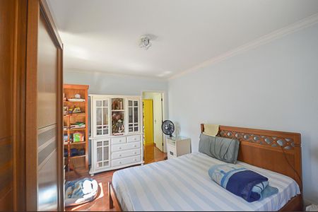 Casa à venda com 237m², 3 quartos e 3 vagas Casa à venda com 237m², 3 quartos e 3 vagasQuarto 1