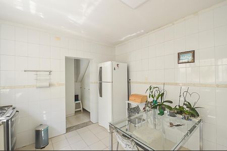 Casa à venda com 237m², 3 quartos e 3 vagas Casa à venda com 237m², 3 quartos e 3 vagasCozinha