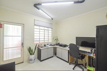 Casa à venda com 237m², 3 quartos e 3 vagas Casa à venda com 237m², 3 quartos e 3 vagasEscritório