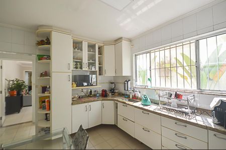 Casa à venda com 237m², 3 quartos e 3 vagas Casa à venda com 237m², 3 quartos e 3 vagasCozinha