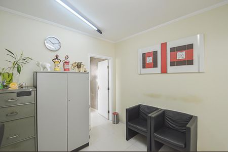 Casa à venda com 237m², 3 quartos e 3 vagas Casa à venda com 237m², 3 quartos e 3 vagasEscritório