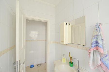 Casa à venda com 237m², 3 quartos e 3 vagas Casa à venda com 237m², 3 quartos e 3 vagasBanheiro 2