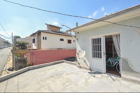 Casa à venda com 237m², 3 quartos e 3 vagas Casa à venda com 237m², 3 quartos e 3 vagasSacada