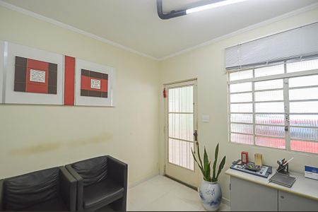 Casa à venda com 237m², 3 quartos e 3 vagas Casa à venda com 237m², 3 quartos e 3 vagasEscritório