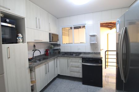 Casa à venda com 113m², 3 quartos e 2 vagasCozinha