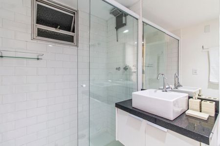 Apartamento à venda com 112m², 2 quartos e 1 vaga Apartamento à venda com 112m², 2 quartos e 1 vagaBanheiro da Suíte