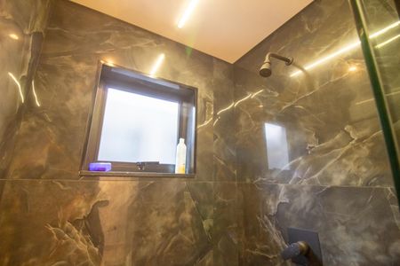 Casa à venda com 180m², 3 quartos e 2 vagasBanheiro 1