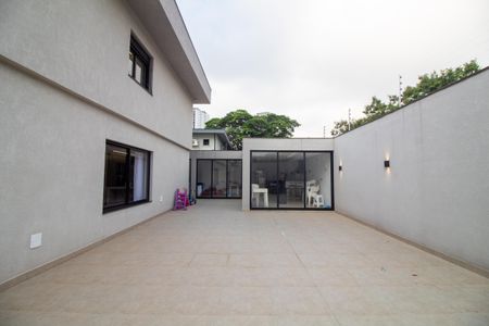 Casa à venda com 180m², 3 quartos e 2 vagasQuintal