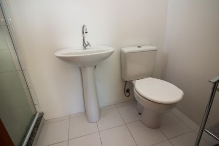 Apartamento para alugar com 58m², 2 quartos e 1 vaga Apartamento para alugar com 58m², 2 quartos e 1 vagaBanheiro da Suíte