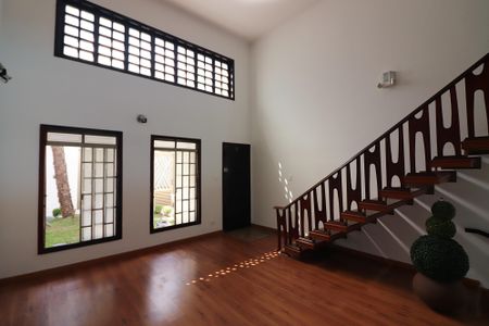 Casa para alugar com 270m², 4 quartos e 3 vagasSala