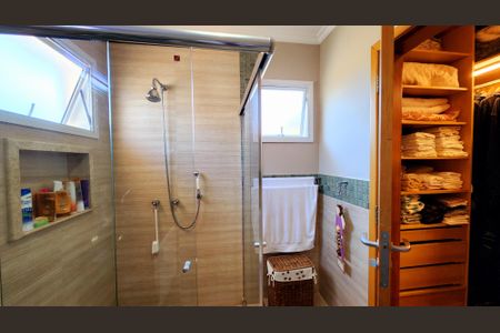 Casa de condomínio à venda com 412m², 6 quartos e 4 vagasBanheiro do Quarto 4