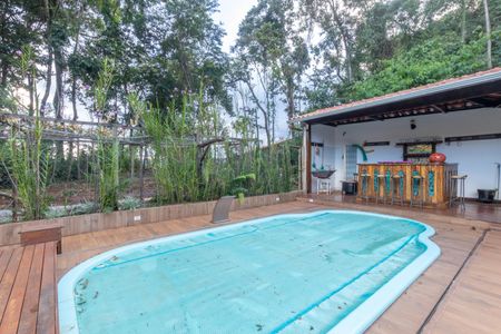 Casa de condomínio à venda com 595m², 4 quartos e 6 vagasPiscina