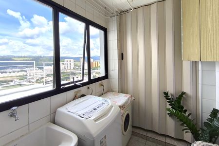 Apartamento à venda com 190m², 3 quartos e 2 vagas Apartamento à venda com 190m², 3 quartos e 2 vagasÁrea de Serviço