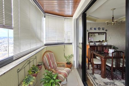 Apartamento à venda com 190m², 3 quartos e 2 vagas Apartamento à venda com 190m², 3 quartos e 2 vagasSacada