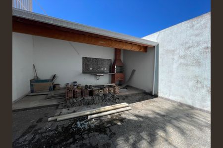 Casa à venda com 300m², 4 quartos e 2 vagas Casa à venda com 300m², 4 quartos e 2 vagasChurrasqueira