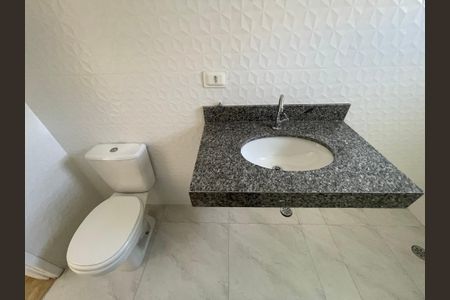 Casa à venda com 300m², 4 quartos e 2 vagas Casa à venda com 300m², 4 quartos e 2 vagasBanheiro 4