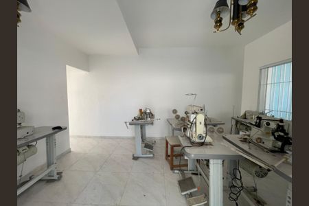 Casa à venda com 300m², 4 quartos e 2 vagas Casa à venda com 300m², 4 quartos e 2 vagasSala