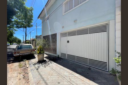 Casa à venda com 300m², 4 quartos e 2 vagas Casa à venda com 300m², 4 quartos e 2 vagasFachada