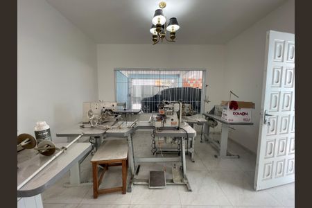 Casa à venda com 300m², 4 quartos e 2 vagas Casa à venda com 300m², 4 quartos e 2 vagasSala