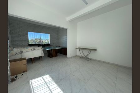 Casa à venda com 300m², 4 quartos e 2 vagas Casa à venda com 300m², 4 quartos e 2 vagasCozinha