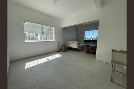 Casa à venda com 300m², 4 quartos e 2 vagas Casa à venda com 300m², 4 quartos e 2 vagasCozinha