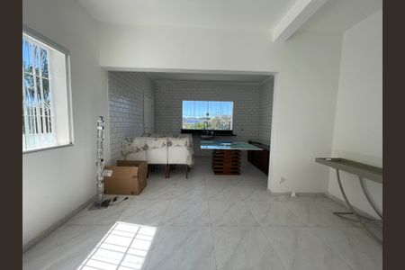 Casa à venda com 300m², 4 quartos e 2 vagas Casa à venda com 300m², 4 quartos e 2 vagasCozinha