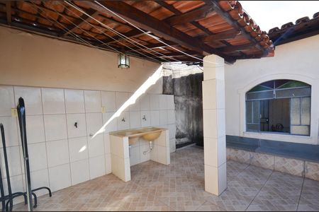 Casa à venda com 257m², 3 quartos e 1 vagaArea serviço Edicula2