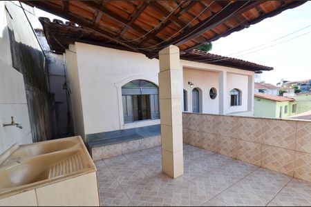 Casa à venda com 257m², 3 quartos e 1 vagaArea serviço Edicula2