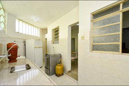 Casa à venda com 257m², 3 quartos e 1 vagaCozinha casa principal