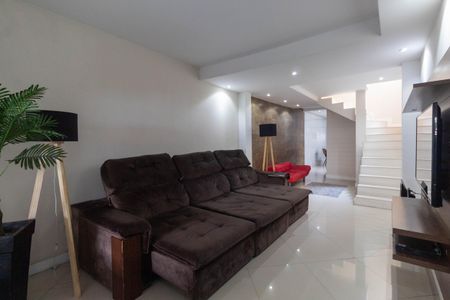 Casa à venda com 265m², 4 quartos e 2 vagas Casa à venda com 265m², 4 quartos e 2 vagasSala