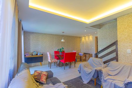 Casa à venda com 148m², 4 quartos e 2 vagas Casa à venda com 148m², 4 quartos e 2 vagasSala