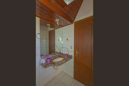 Casa à venda com 148m², 4 quartos e 2 vagas Casa à venda com 148m², 4 quartos e 2 vagasBanheiro da Suíte 2