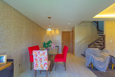 Casa à venda com 148m², 4 quartos e 2 vagas Casa à venda com 148m², 4 quartos e 2 vagasSala de Jantar