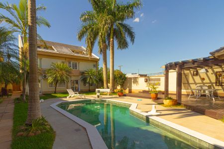 Casa à venda com 148m², 4 quartos e 2 vagas Casa à venda com 148m², 4 quartos e 2 vagasÁrea comum - Piscina